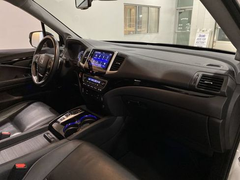 Used 2018 Honda Pilot Touring image 21