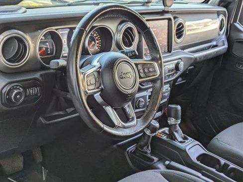 Used 2019 Jeep Wrangler Unlimited Sahara image 10