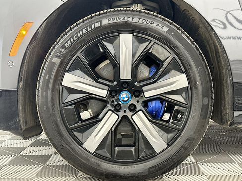 Used 2024 BMW iX xDrive50 w/ Sport Package AWD/4WD image 35
