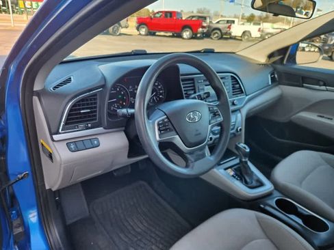 Used 2017 Hyundai Elantra SE FWD image 19
