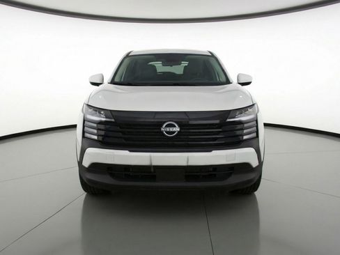 Used 2025 Nissan Kicks SV image 2