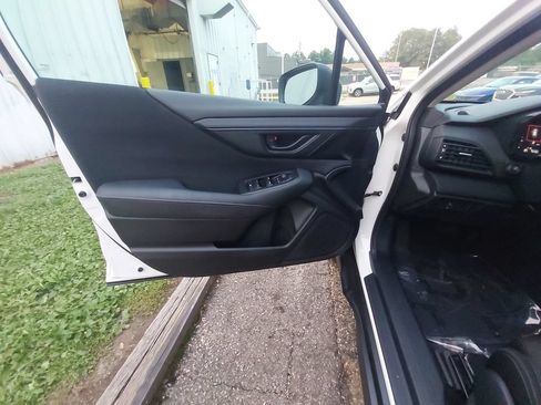 Used 2025 Subaru Outback AWD/4WD image 26