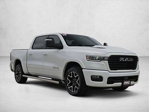 Used 2025 RAM 1500 Laramie AWD/4WD image 3