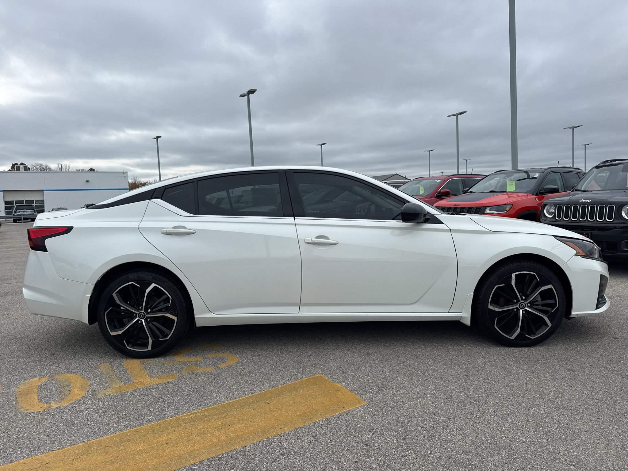 Used 2024 Nissan Altima 2.5 SR w/ SR Premium Package AWD/4WD image 13