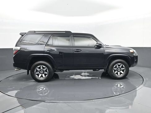 Used 2022 Toyota 4Runner TRD Off-Road Premium AWD/4WD image 4