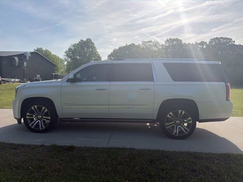 Used 2020 GMC Yukon XL Denali w/ Denali Ultimate Package AWD/4WD image 10