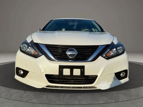 Used 2018 Nissan Altima 2.5 SL w/ 2.5 SL Technology Package FWD image 3