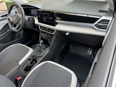 New 2026 Volkswagen Taos SE AWD/4WD image 9