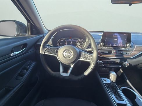 Used 2024 Nissan Altima 2.5 SV image 17