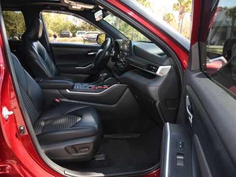 Used 2022 Toyota Highlander XSE image 21