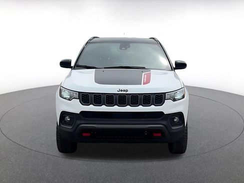 Used 2025 Jeep Compass Trailhawk AWD/4WD image 4