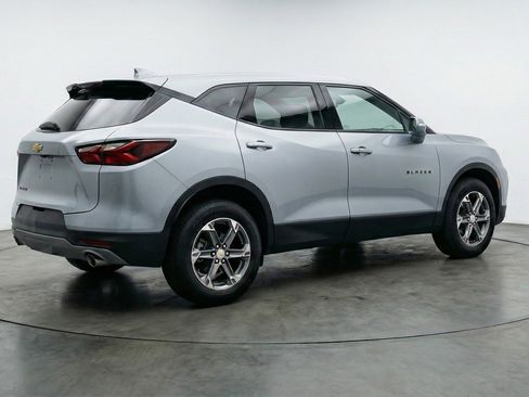 Used 2025 Chevrolet Blazer LT FWD image 9