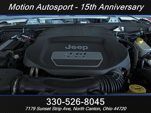 Used 2013 Jeep Wrangler Unlimited Rubicon w/ Connectivity Group AWD/4WD image 14