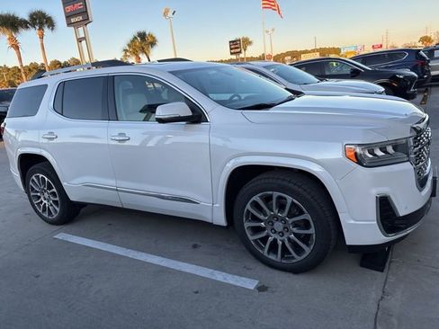 Used 2022 GMC Acadia Denali w/ Denali Technology Package image 4