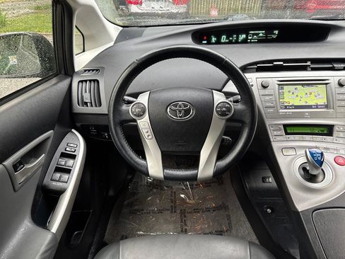 Used 2015 Toyota Prius Four FWD image 16