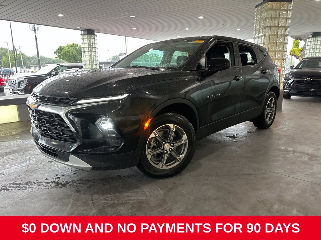 Used 2025 Chevrolet Blazer LT FWD image 1