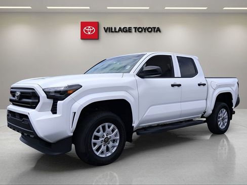Certified 2024 Toyota Tacoma SR image 1