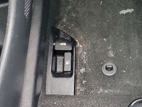 Used 2021 Toyota Corolla LE image 25