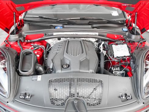 New 2026 Porsche Macan image 13