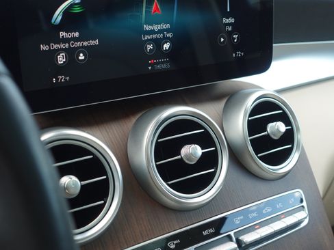 Used 2021 Mercedes-Benz GLC 300 4MATIC image 8