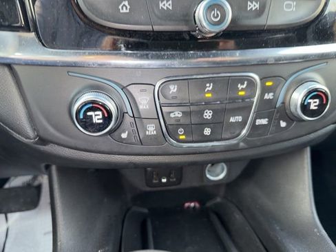 Used 2023 Chevrolet Traverse LT image 42