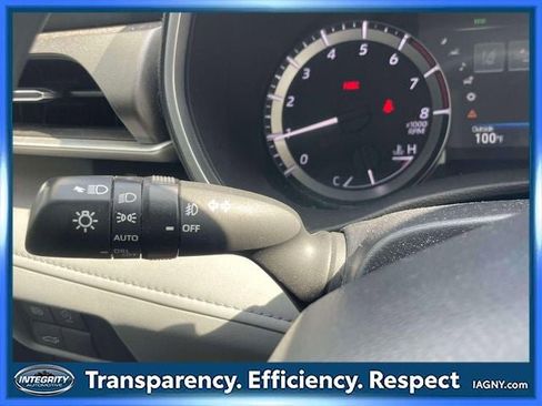 Used 2023 Toyota Highlander XLE AWD/4WD image 24