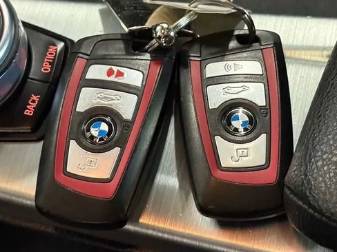 Used 2017 BMW 330i xDrive Sedan AWD/4WD image 41