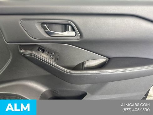 Used 2025 Nissan Rogue SV image 18