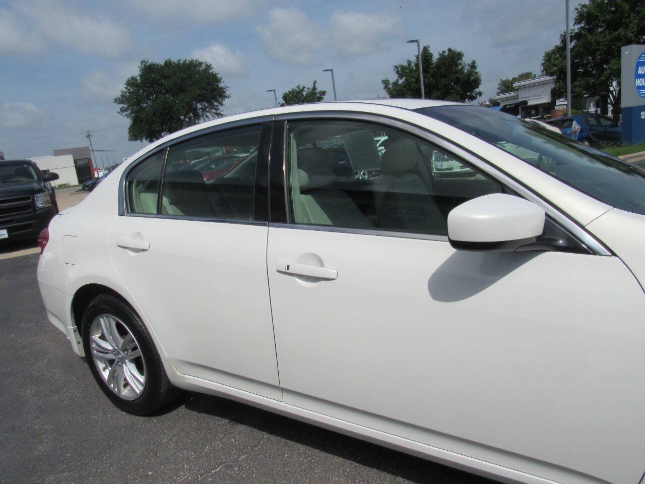 Used 2011 INFINITI G37 x Sedan w/ Premium Pkg AWD/4WD image 8