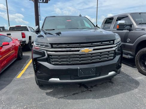 Used 2023 Chevrolet Suburban Premier AWD/4WD image 3