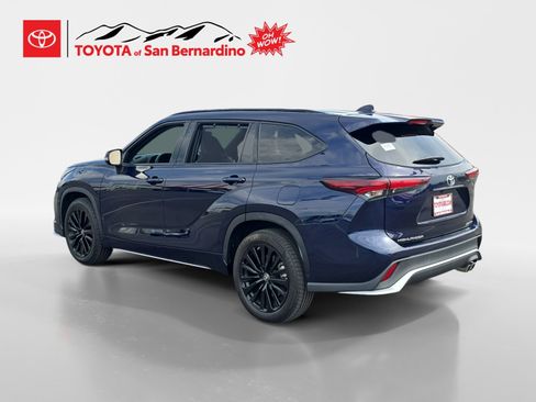 Certified 2024 Toyota Highlander XSE image 3