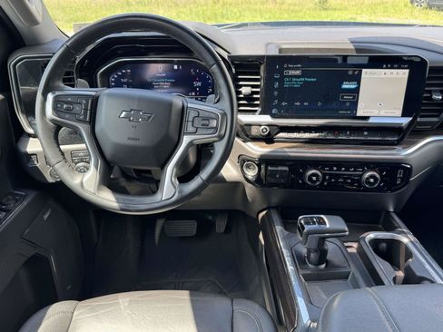 Used 2023 Chevrolet Silverado 1500 RST w/ Convenience Package II AWD/4WD image 2