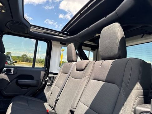 Used 2022 Jeep Wrangler Unlimited Sport AWD/4WD image 27