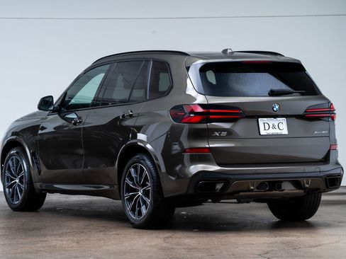 Used 2024 BMW X5 xDrive40i w/ M Sport Package AWD/4WD image 4