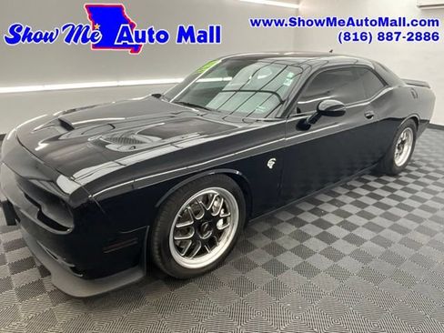 Used 2016 Dodge Challenger SRT Hellcat RWD image 1