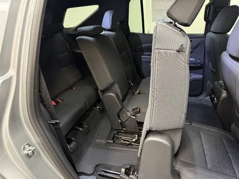 New 2026 Chevrolet Traverse LT w/ LPO, Floor Liner Package FWD image 15