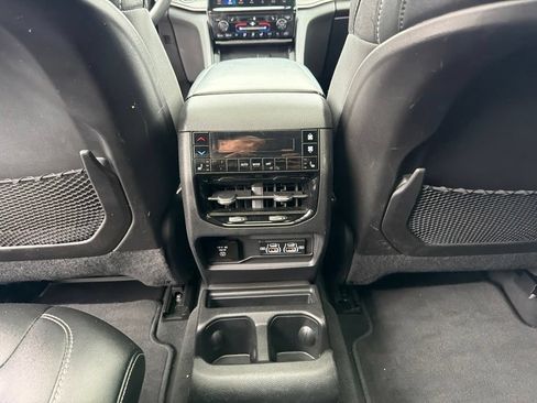 Used 2023 Jeep Grand Cherokee L Limited AWD/4WD image 19