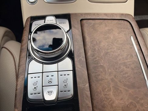 Used 2020 Genesis G90 3.3T Premium image 11
