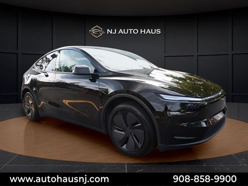 Used 2026 Tesla Model Y Long Range RWD image 18