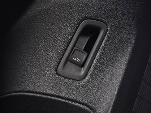 New 2026 Volkswagen Atlas Cross Sport SE image 9