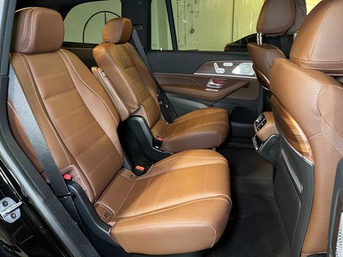 New 2026 Mercedes-Benz GLS 580 4MATIC image 14