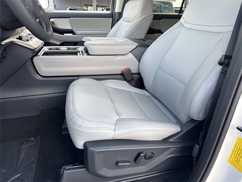 New 2025 Ford Expedition Active image 22