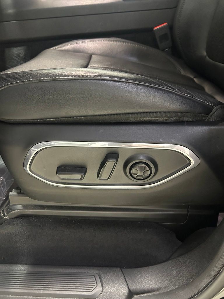 Used 2023 Jeep Wagoneer Series II AWD/4WD image 14