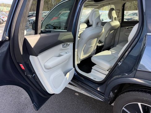 Used 2020 Volvo XC90 T6 Momentum image 13
