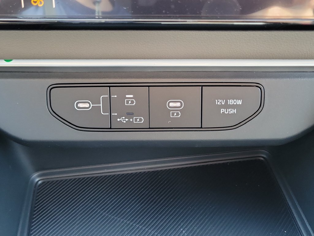 New 2026 Kia Carnival FWD image 32