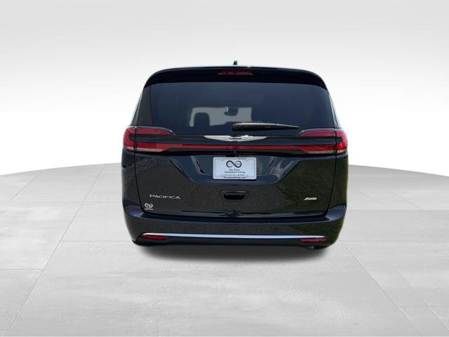 Used 2023 Chrysler Pacifica Touring-L AWD/4WD image 7