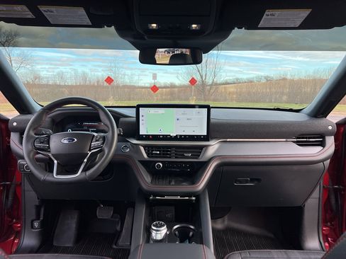 Used 2025 Ford Explorer ST-Line w/ ST-Line Street Pack image 20