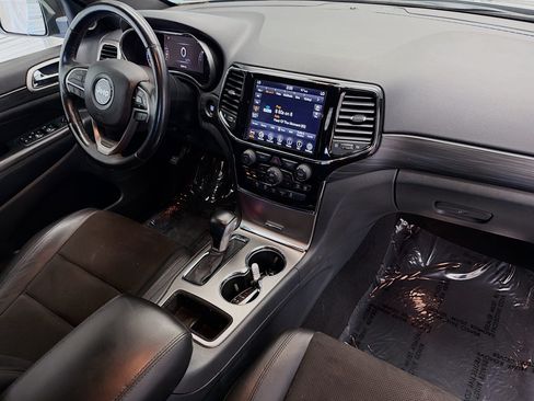 Used 2020 Jeep Grand Cherokee Altitude RWD image 12