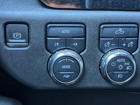 Used 2024 GMC Sierra 1500 Elevation image 41