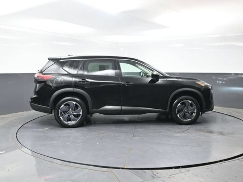 Used 2025 Nissan Rogue SV FWD image 3